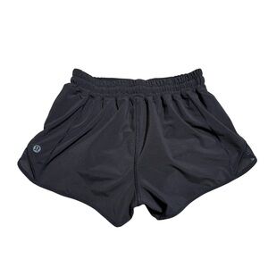 LULULEMON women’s size 4 black hotty hot 2.5" inseam lined shorts